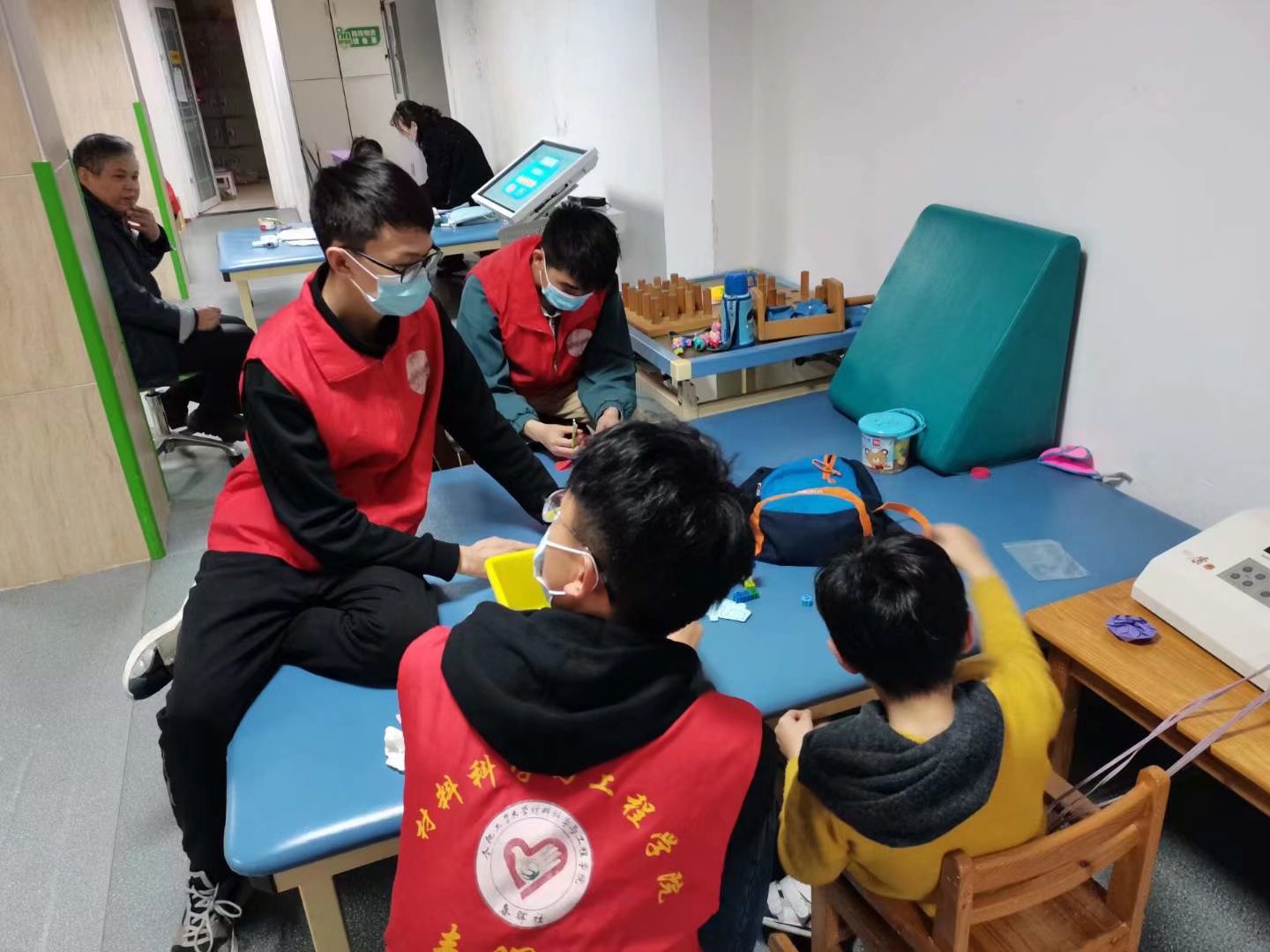 茧爱助残活动 茧爱助残活动